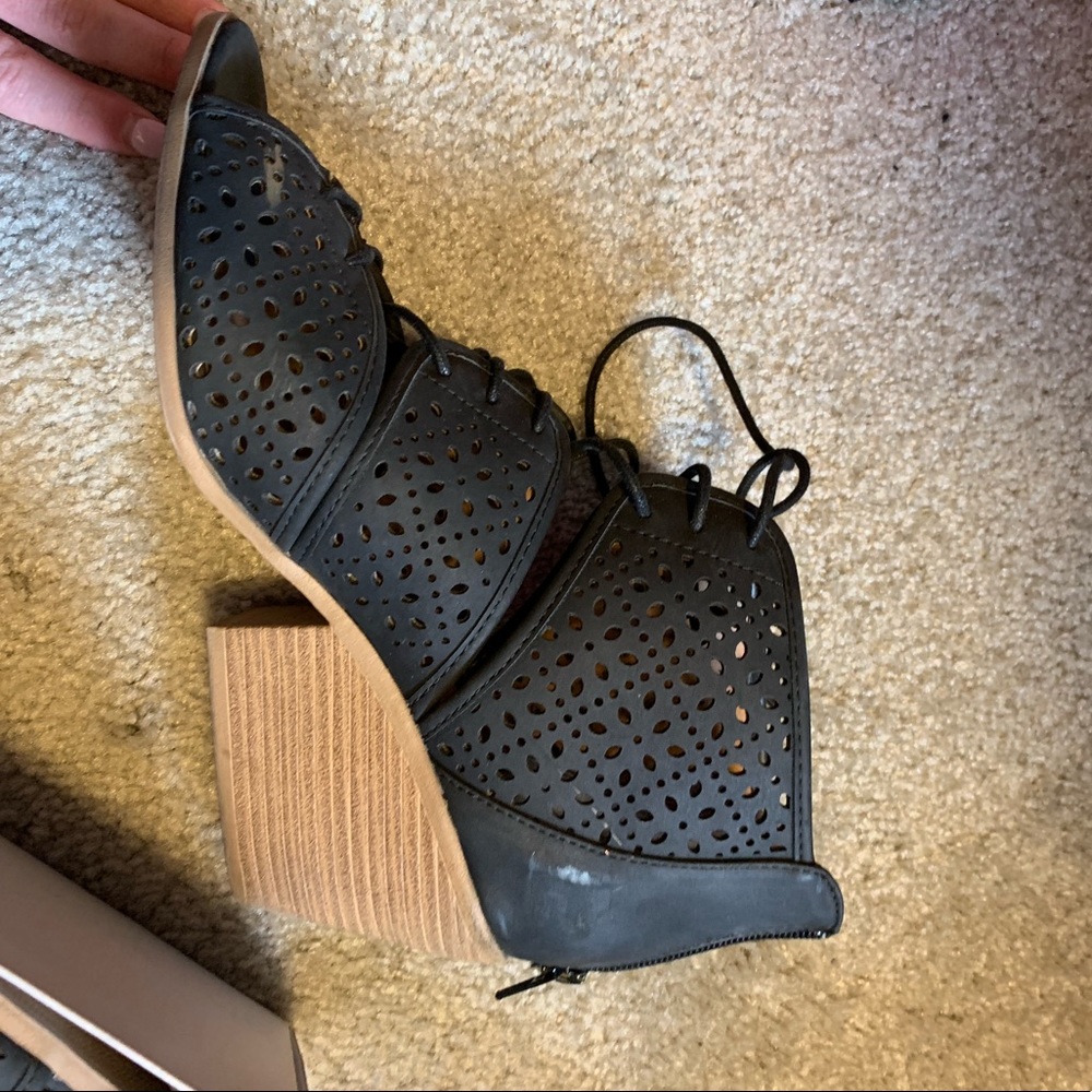 Woman’s black wedge